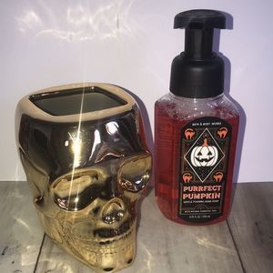 Bath and Body Works Halloween Gold Skull Soap Holder AND Soap - Brand New